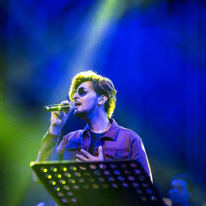 Darshan Raval performing live