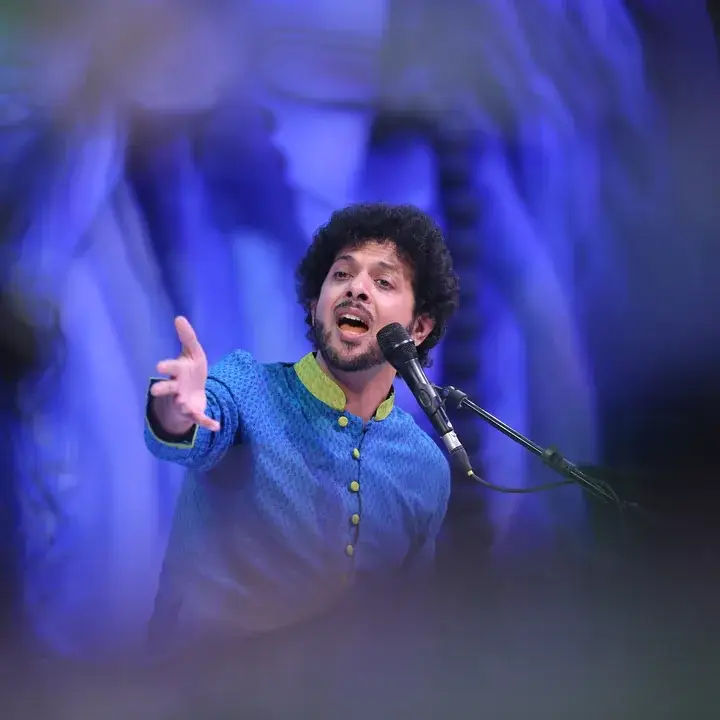 Mahesh Kale performing live