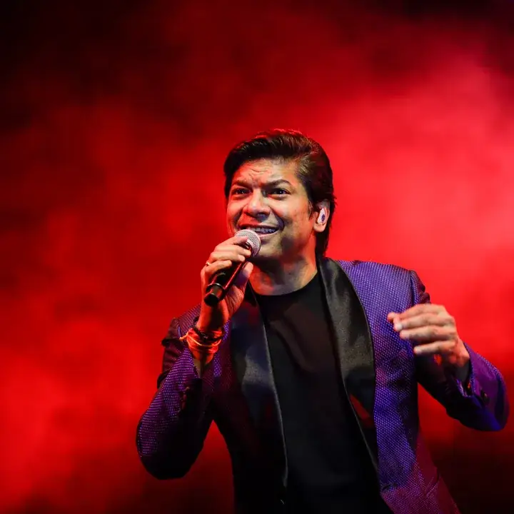 Shaan performing live