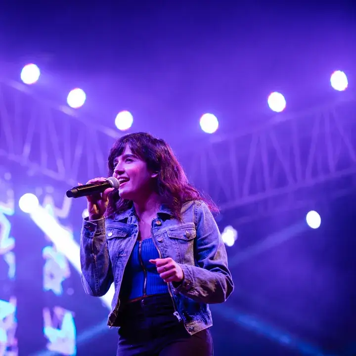 Shirley Setia performing live