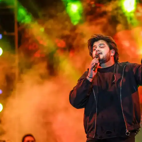 Vishal Mishra performing live